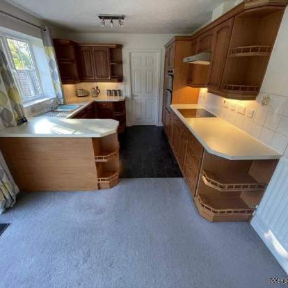 5 bedroom property to rent in Rochdale - Photo 1