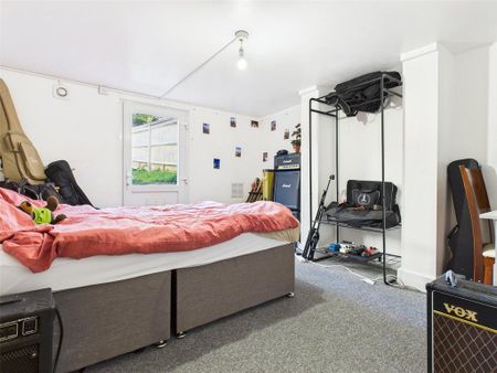 4 bedroom semi-detached house to rent - Photo 2