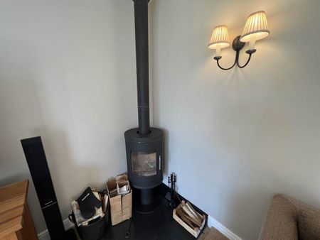 6 bedroom detached house to rent - Photo 2