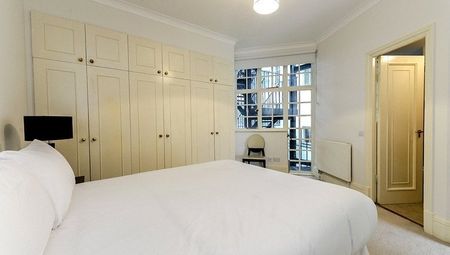 5 bedroom mansion flat with 2 receptions and 2 bathrooms in St. Johns Wood, NW8 - Photo 4