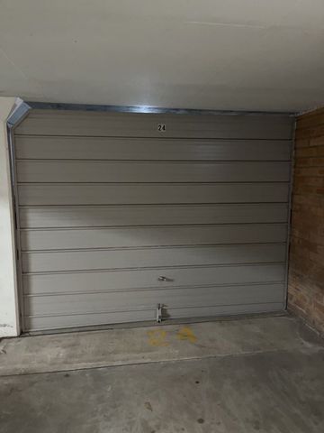 Light-Filled 2-Bedroom Apartment - Photo 5