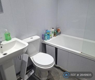 1 bedroom in a flat share to rent - Photo 6
