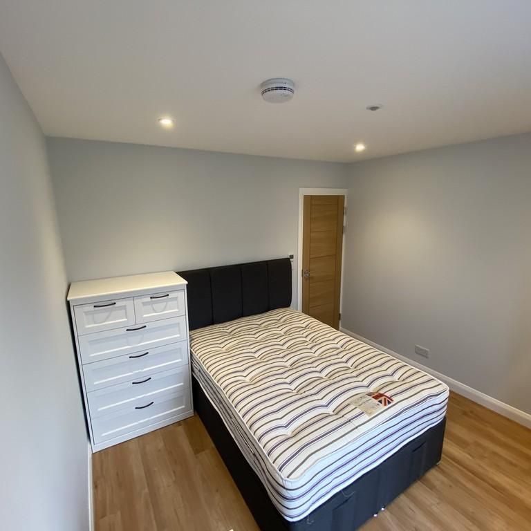 5 bedroom end of terrace house to rent - Photo 1