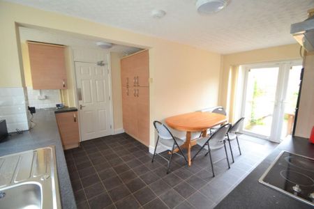 1 bedroom in a house share to rent - Photo 4