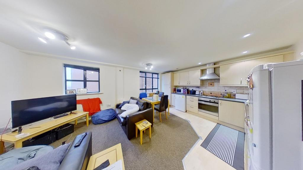 2 bedroom ground floor flat to rent - Photo 1