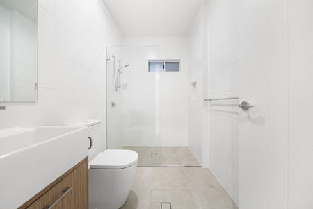 Brand new luxury home - Photo 2