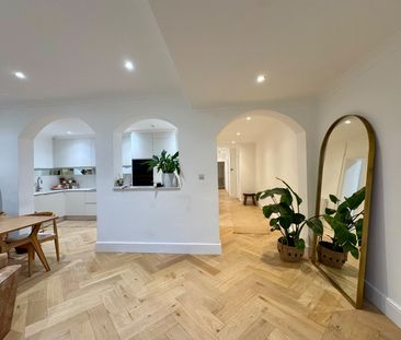 2 Bed Flat, Adelaide Crescent, BN3 - Photo 4