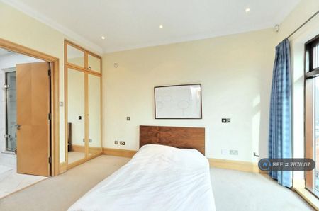 2 bedroom penthouse to rent - Photo 4