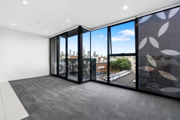 Superb location and convenient lifestyle - Photo 1