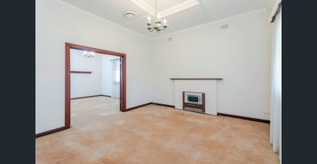 CHARMING 2 BEDROOM STONE FRONTED HOME IN GREAT LOCATION - Photo 4