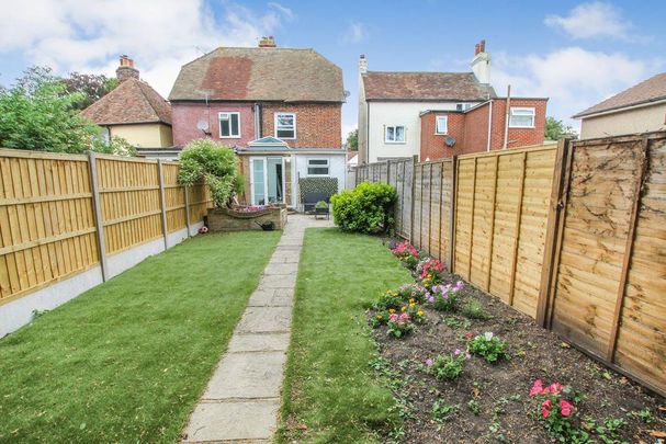3 bedroom semi-detached house to rent - Photo 1