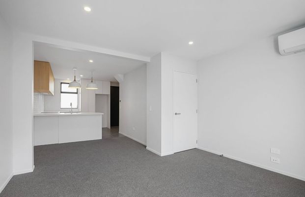 Modern 2-bedroom Townhouse Opposite The Palms - Available now! - Photo 1