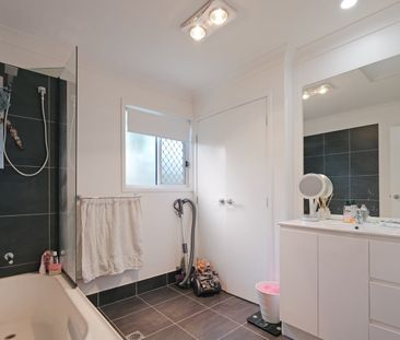 Modern 2 bedroom home with entertainers deck - Photo 5