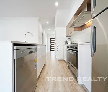 Modern Family Home | Walking To Station - Photo 4