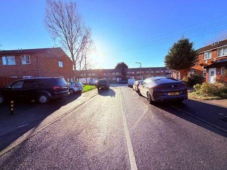 Cecil Drive, Tividale, Oldbury, B69 - Photo 3