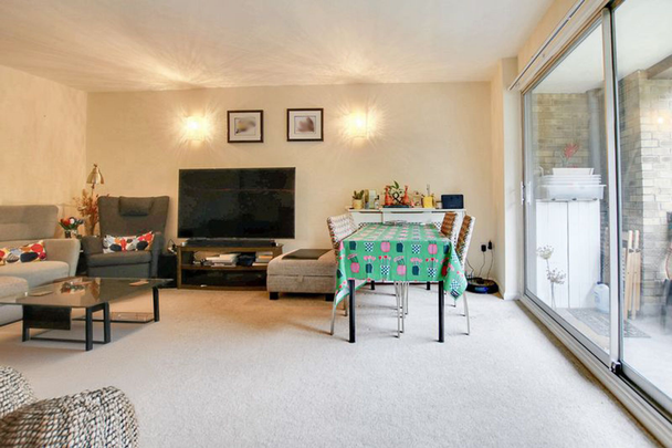 2 bed apartment to rent in Holmfield Road, Leicester, LE2 - Photo 1