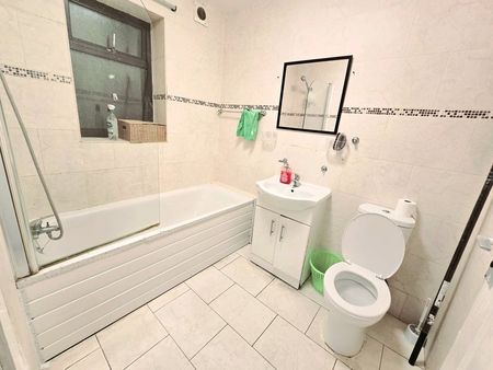 Room in a Shared Flat, Barking Road, E6 - Photo 5
