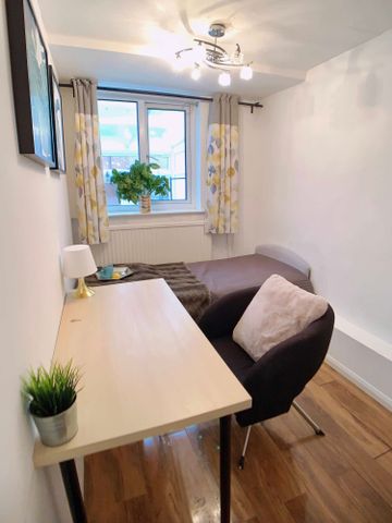 YOHO LCC Camberwell & Goldsmith Room 3 - Photo 4