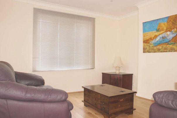 3 bedroom semi-detached house to rent - Photo 1