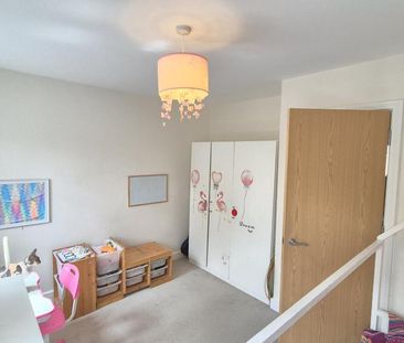 4 bedroom end of terrace house to rent - Photo 1