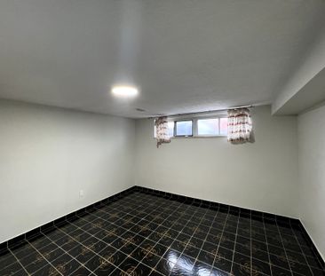 For Lease - 9 Dewlane Drive, Toronto, Ontario - Photo 2