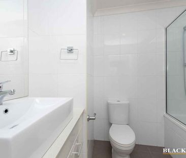 Modern Two-Story Townhouse In Prime Woden Location - Photo 6