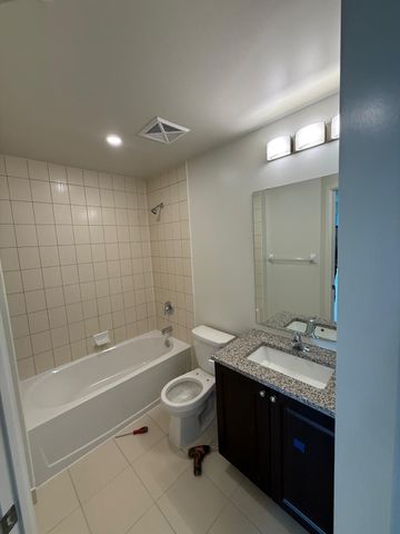 For Lease - 38 Annie Craig Drive Unit# 4206, Toronto, Ontario - Photo 4