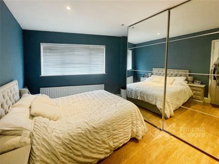 Claremont Road, West Byfleet, Surrey, KT14 6DY - Photo 5