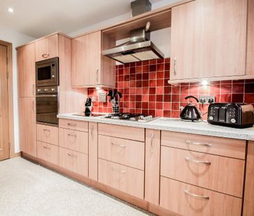 3 bedroom flat to rent - Photo 1