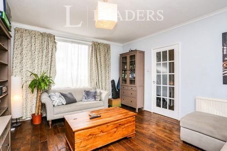 3 bedroom end of terrace house to rent - Photo 2