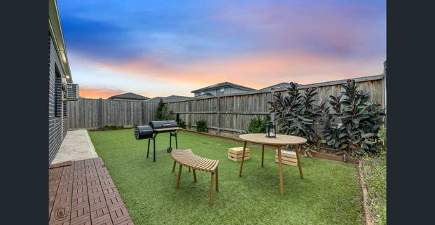 Large House in Little green Estate Tarneit - Photo 1