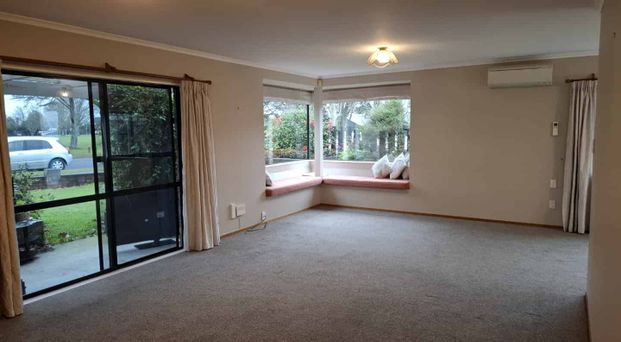 Family living on Tennyson - Photo 1