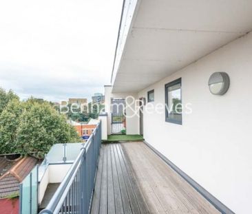 3 Bedroom flat to rent in New Kent Road, Surrey Quays, SE1 - Photo 1