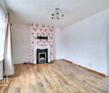 3 bedroom end of terrace house to rent - Photo 2