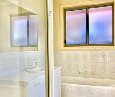 Beautiful 3-Bedroom Unit in Prime Bonbeach - Photo 5