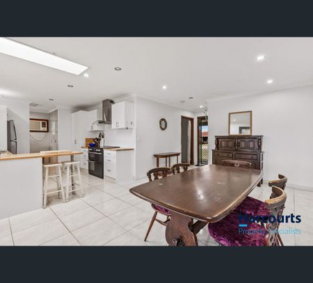 10 Pinjar Court, Waikiki, WA 6169 - Photo 3