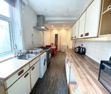 4 bedroom townhouse to rent - Photo 5