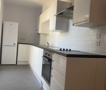 QUEENSWAY, BLETCHLEY - 2 BEDROOMS - Photo 5