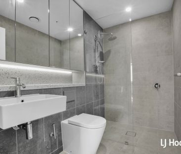 Top Floor Apartment - Great Location! - Photo 6