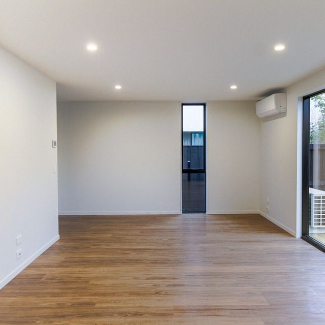 Modern 2 bedroom, 2 bathroom townhouse - Photo 1