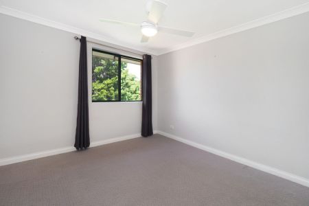 2 Story Apartment within walking distance to Epping train Station! - Photo 2