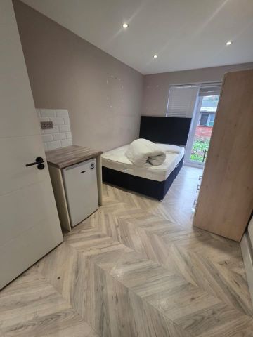 Studio Flat, Taunton Road, SE12 - Photo 4