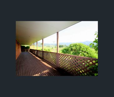 SPACIOUS FAMILY HOME WITH CLASSIC CHARM - Photo 2