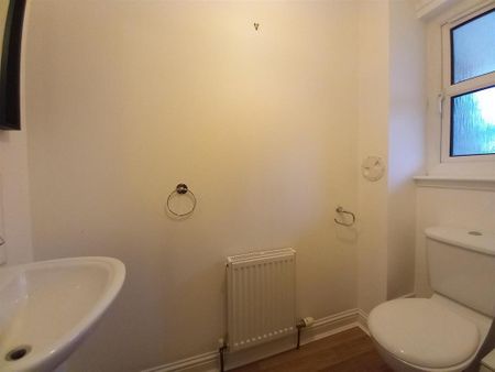 4 bedroom detached house to rent - Photo 5