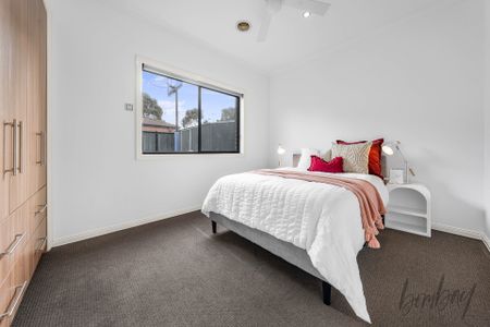 Spacious Family Home for Lease in Prime Craigieburn Location - Photo 2