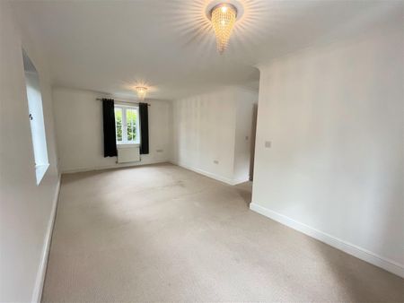 2 Bedroom Ground Floor Flat for rent in Lakeside Mews, Thorne, Doncaster - Photo 2