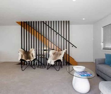 CITY CENTRE - EXECUTIVE 3 BEDROOM, 2 BATHROOM TOWNHOUSE - Photo 1