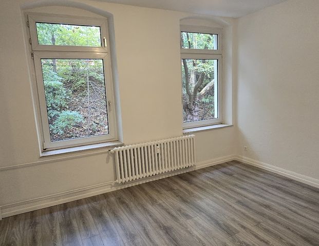 Sehr schöne renovierte 2 Zimmer Wohnung in Duisburg zu vermieten - Photo 1
