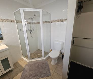 Broadbeach Waters - Photo 5