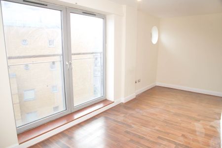 Price £1,700 pcm - Available 21/03/2026 - Unfurnished - Photo 5